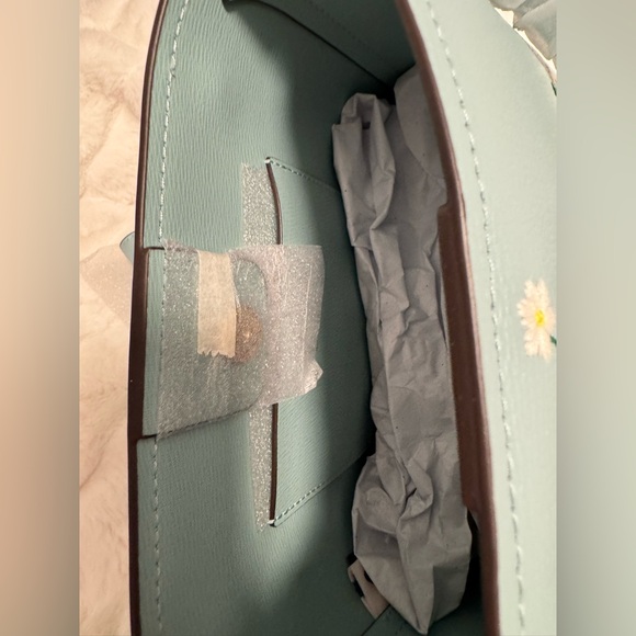 ❣️NWT❣️ Kate Spade Aphrodite Daisy Embroidered Darcy Bucket Tote (purse) - Picture 10 of 11